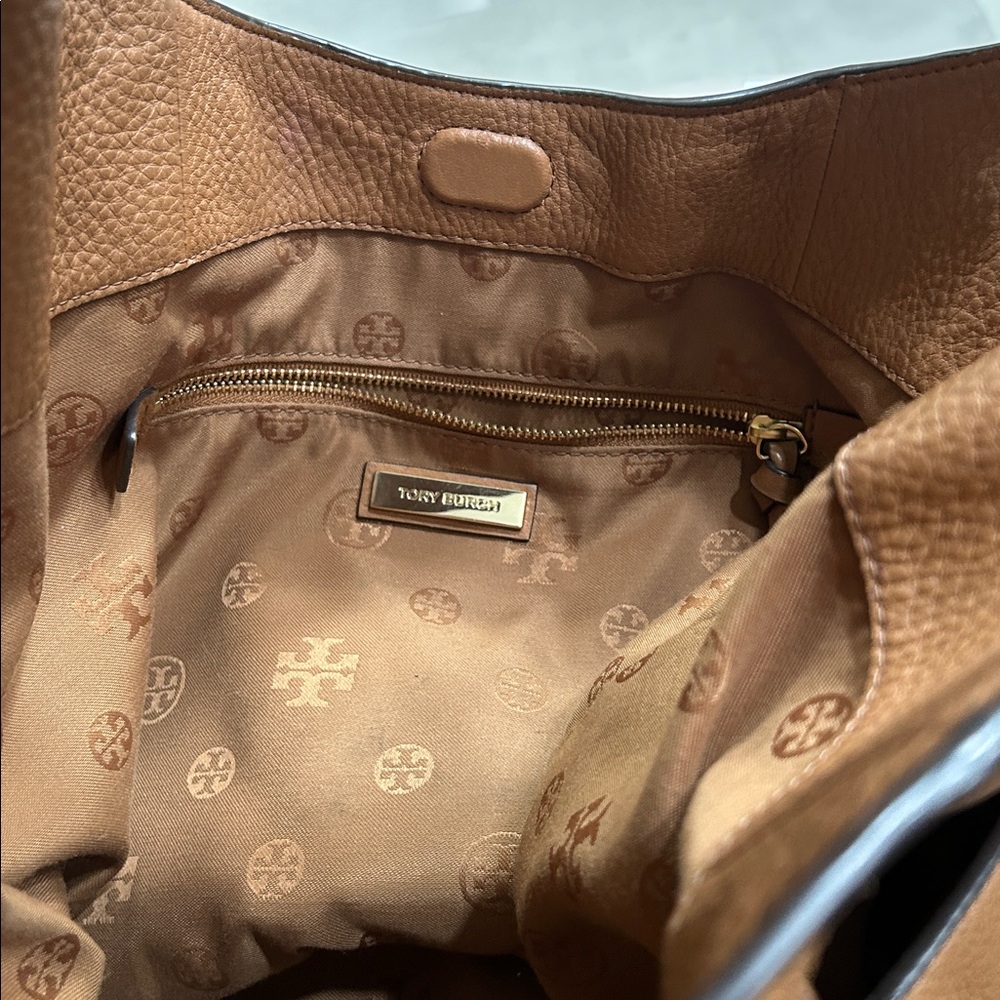 Tory Burch Shoulder Tote Bucket - Picture 5 of 6